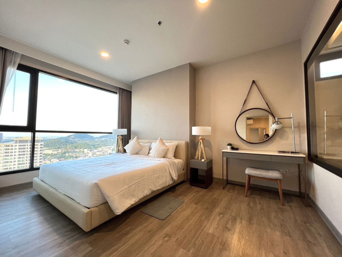 シーラチャ KEEN Centre: 高層階2BR、豪華設備付き賃貸