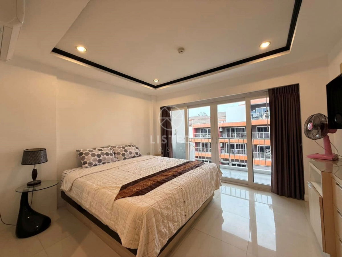 ニューノルディック・マーカス：プラタムナックのプールビュー・スタジオ販売